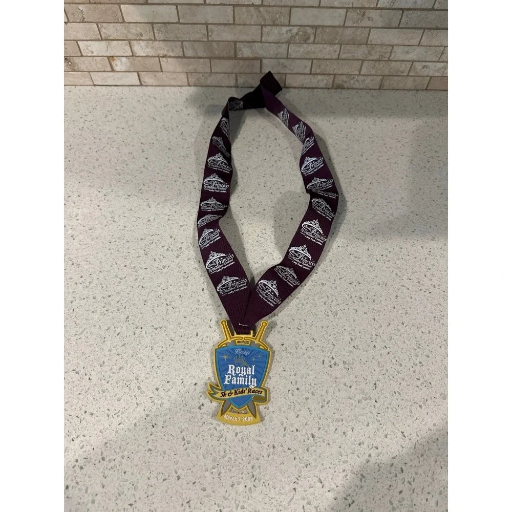 Disney royal‎ family 5k kids races medal